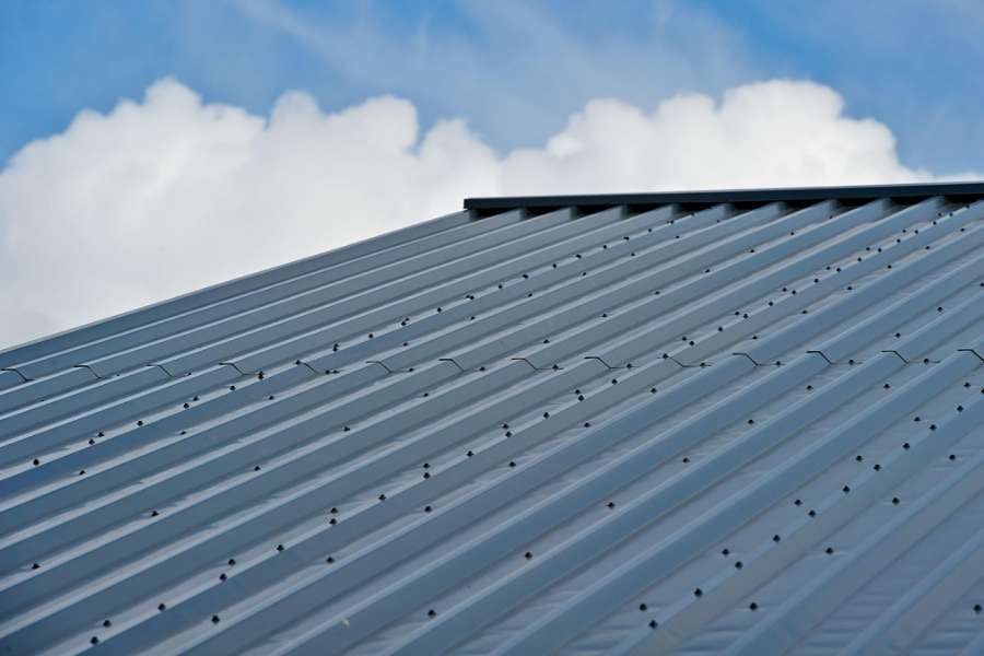 Store tagflader beklædt med Trapezplader, Saksagervej 1, 9670 Vrå